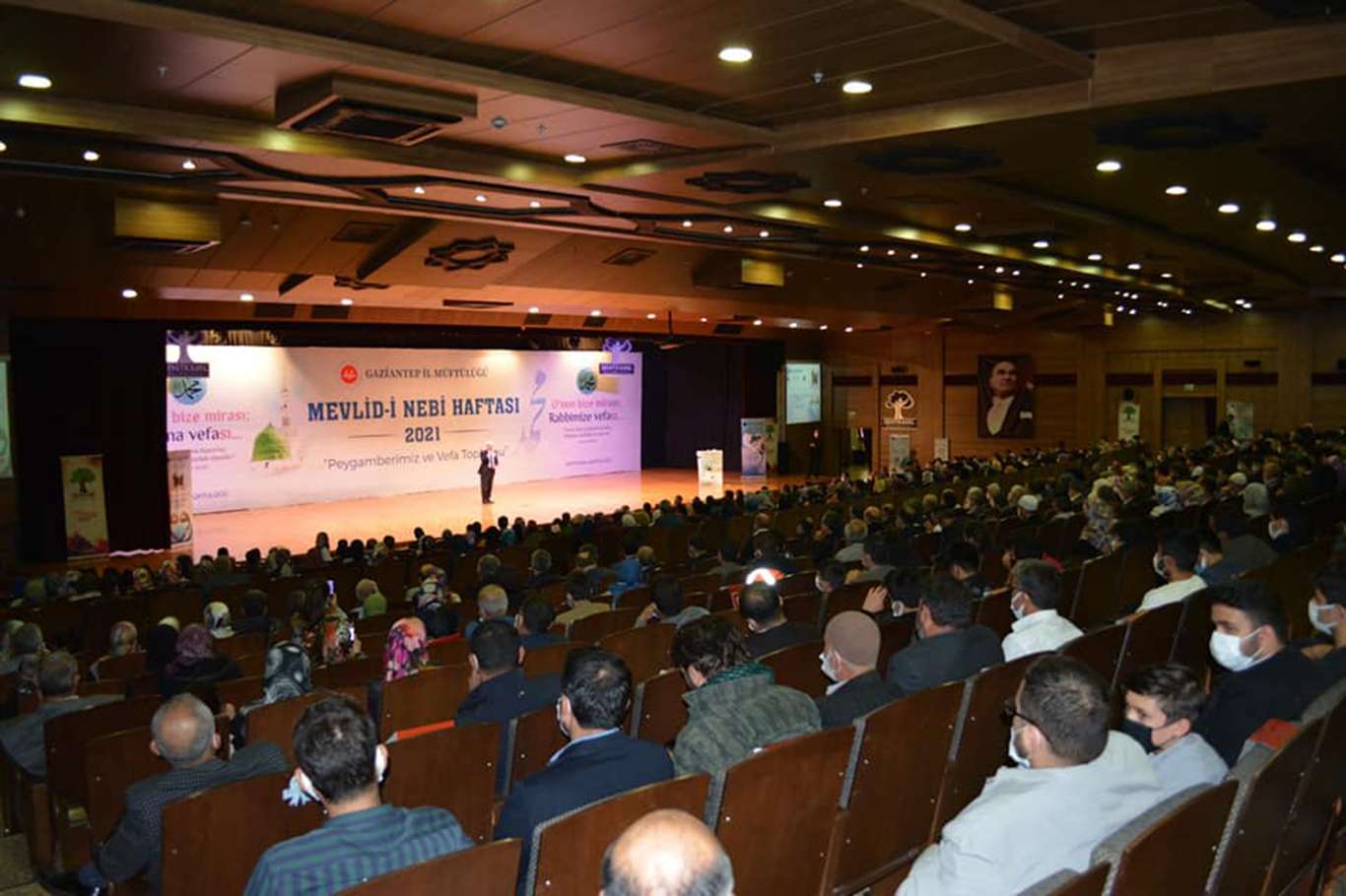 Gaziantep’te Mevlid-i Nebi programına halk yoğun ilgi gösterdi